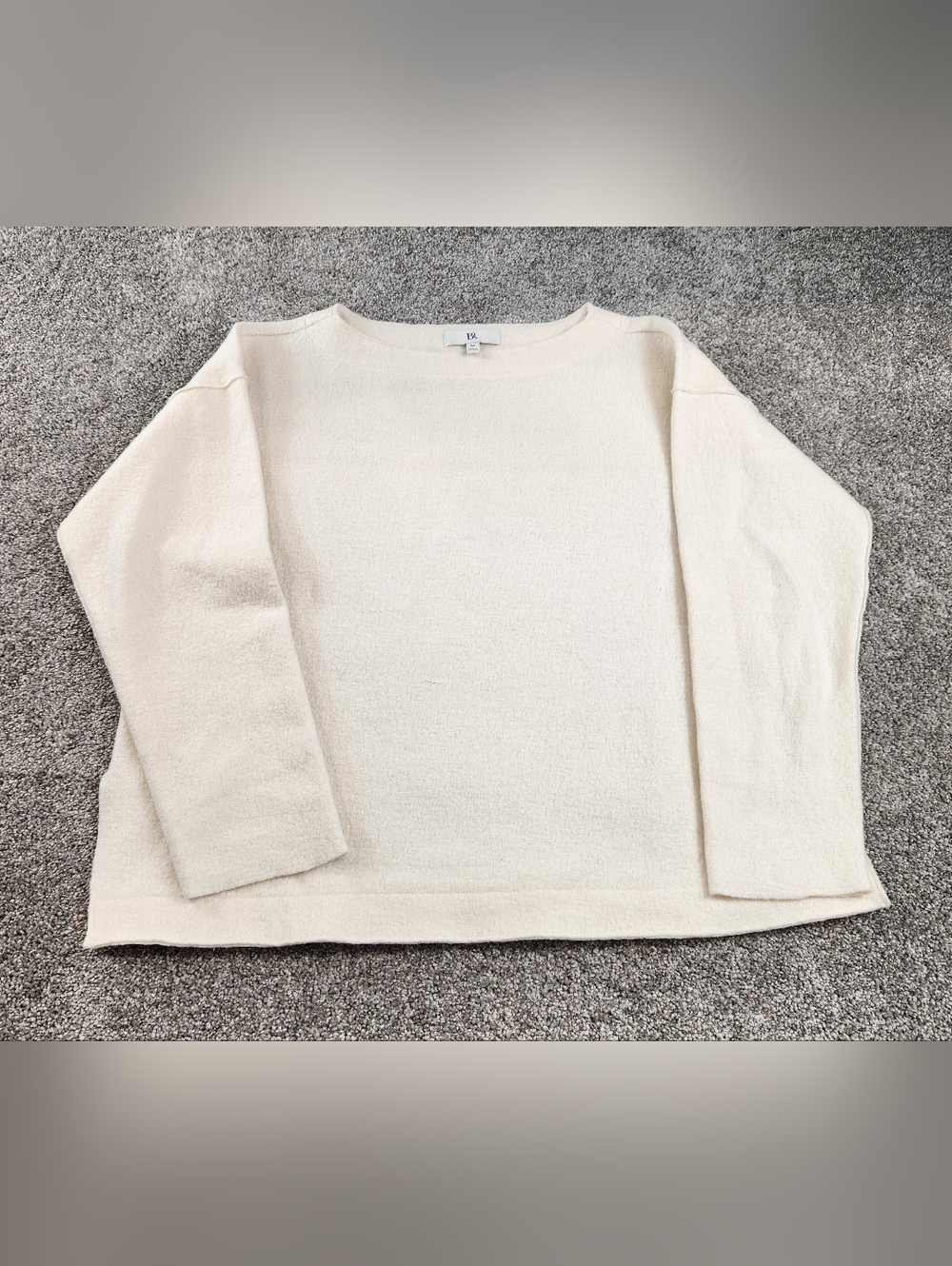 BANANA REPUBLIC Boucle Soft Cream White Crewneck Sweater Size Medium